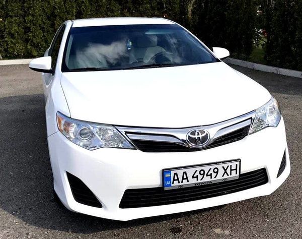072 Toyota Camry V50 біла на весілля  