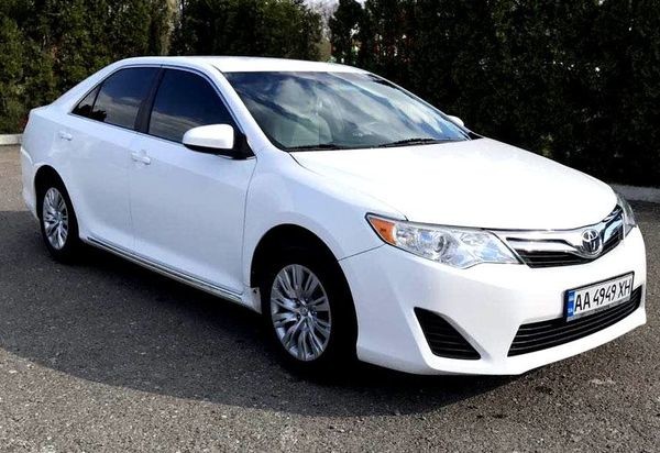 072 Toyota Camry V50 біла на весілля  