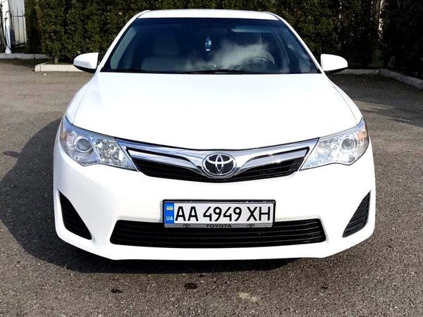 072 Toyota Camry V50 біла на весілля  