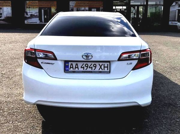 072 Toyota Camry V50 біла на весілля  