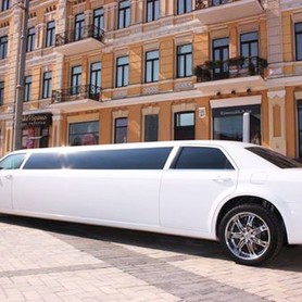 007 Лімузин Chrysler 300C - авто на весілля у Києві - портфоліо 2