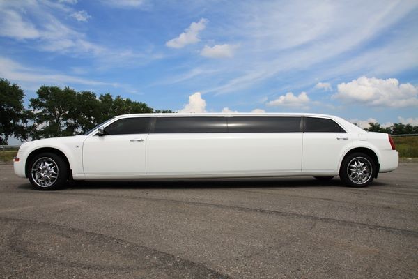 014 Лімузин Chrysler 300C Limo білий 2012 