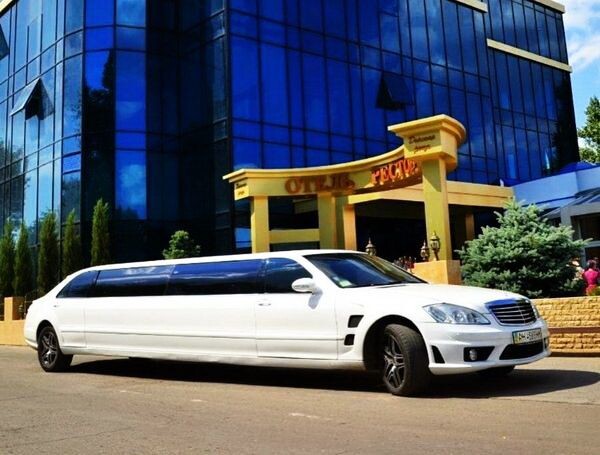 030 Лімузин Mercedes W221 S600 білий 