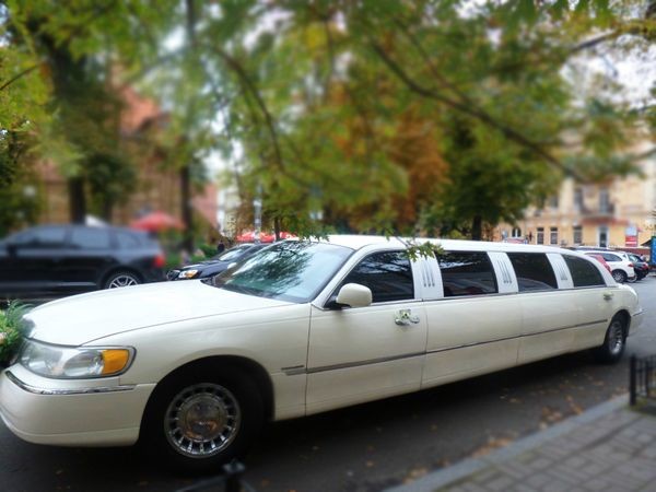 046 Лімузин Lincoln Town Car 120 ванільний 