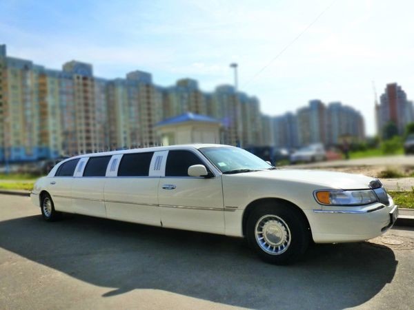 046 Лімузин Lincoln Town Car 120 ванільний 