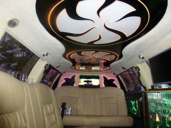 046 Лімузин Lincoln Town Car 120 ванільний 