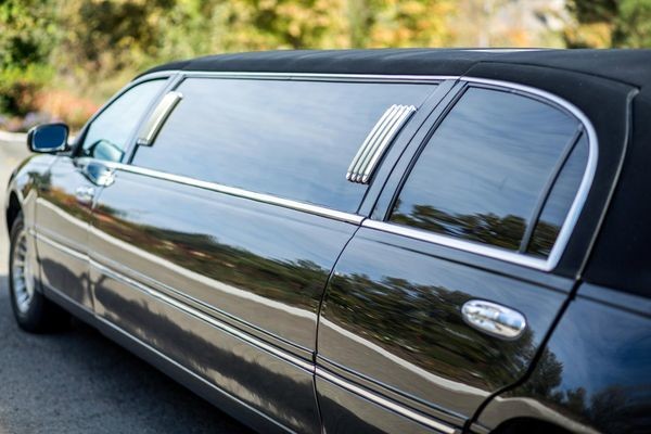 049 Лімузин Lincoln Town Car 120 чорний оренда 