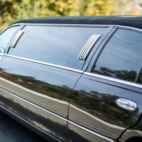 049 Лімузин Lincoln Town Car 120 чорний оренда - авто на весілля у Києві - портфоліо 2