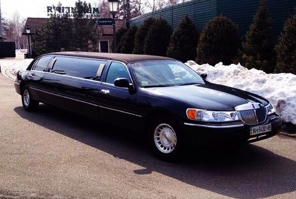 049 Лімузин Lincoln Town Car 120 чорний оренда 
