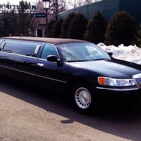 049 Лімузин Lincoln Town Car 120 чорний оренда - авто на весілля у Києві - портфоліо 5