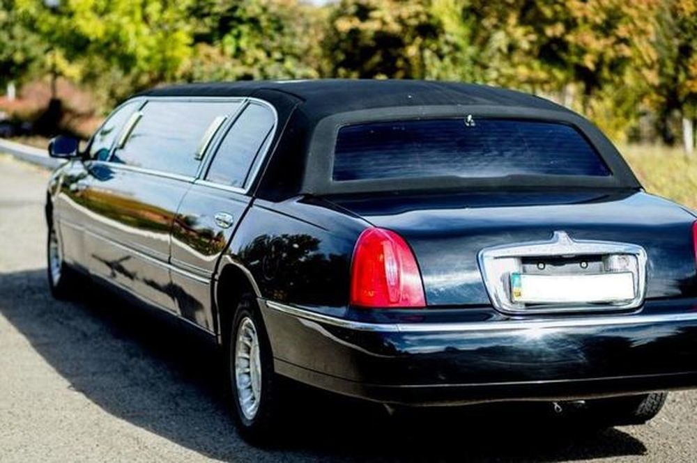 049 Лімузин Lincoln Town Car 120 чорний оренда 