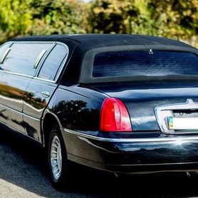 049 Лімузин Lincoln Town Car 120 чорний оренда - авто на весілля у Києві - портфоліо 3