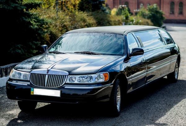049 Лімузин Lincoln Town Car 120 чорний оренда 