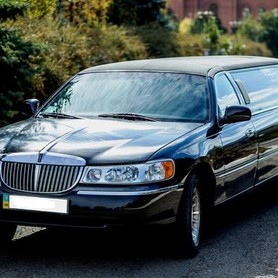 049 Лімузин Lincoln Town Car 120 чорний оренда - авто на весілля у Києві - портфоліо 1