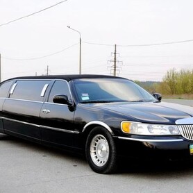 051 Лімузин Lincoln Town Car чорний - авто на весілля у Києві - портфоліо 1