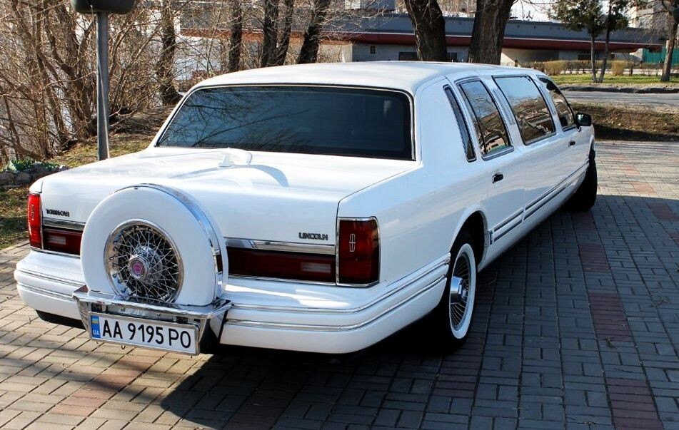 052 Лімузин Lincoln Town Car 