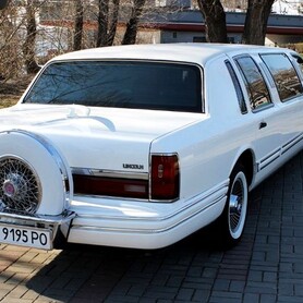 052 Лімузин Lincoln Town Car - авто на весілля у Києві - портфоліо 3