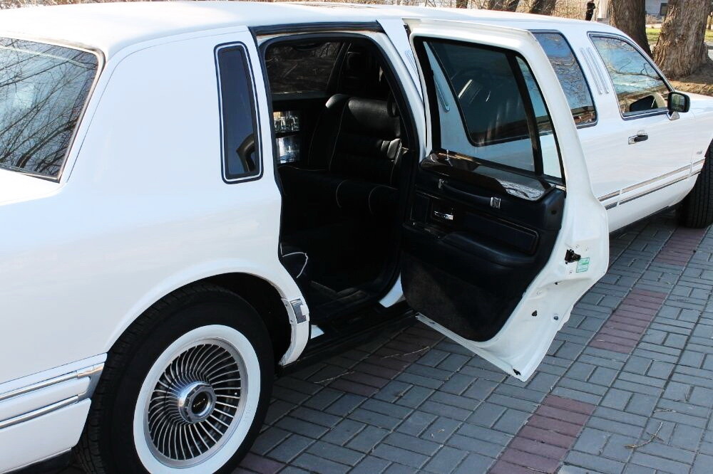 052 Лімузин Lincoln Town Car 