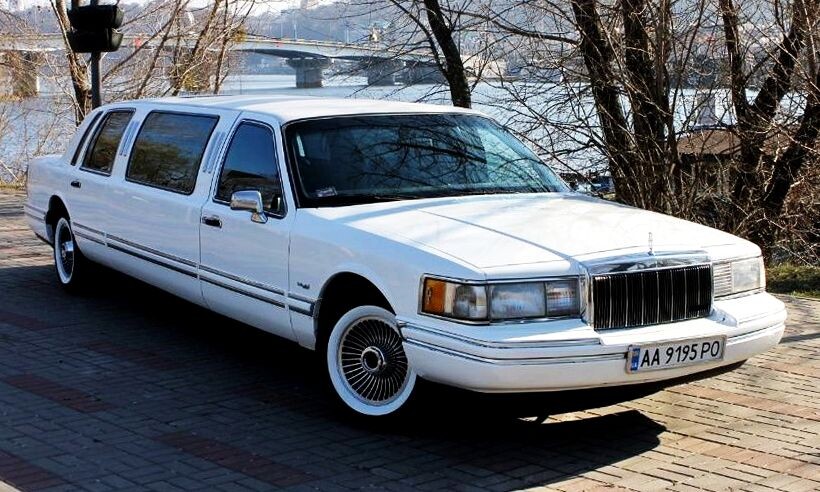 052 Лімузин Lincoln Town Car 