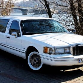 052 Лімузин Lincoln Town Car - авто на весілля у Києві - портфоліо 1