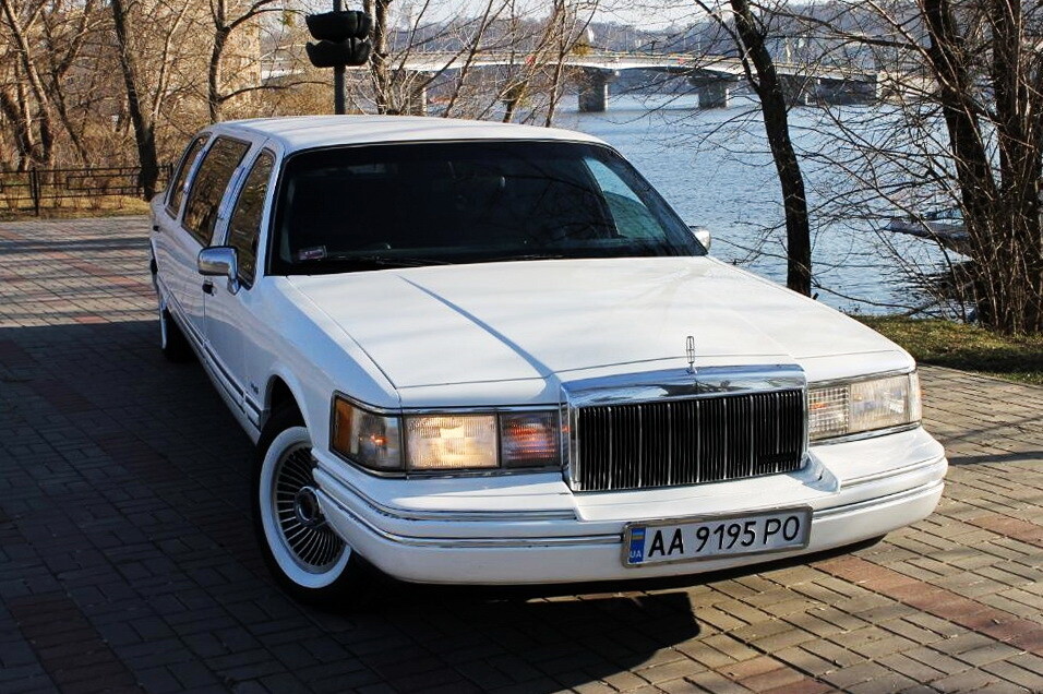052 Лімузин Lincoln Town Car 