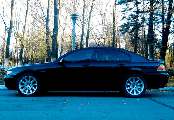 118 BMW 745L чорний 