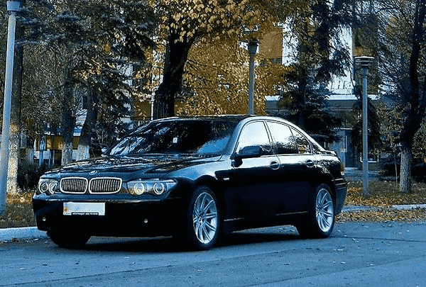118 BMW 745L чорний 