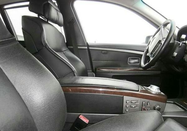 118 BMW 745L чорний 