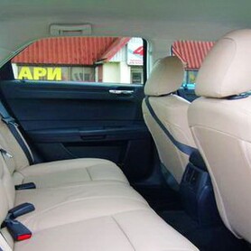 130 Chrysler 300C ванільний - авто на весілля у Києві - портфоліо 3