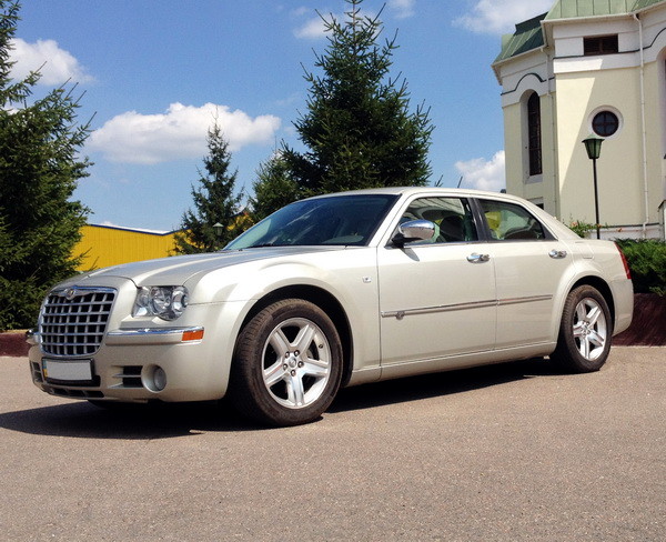 131 Chrysler 300C шампань 