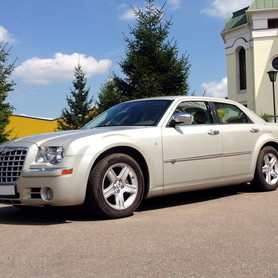 131 Chrysler 300C шампань - авто на весілля у Києві - портфоліо 1