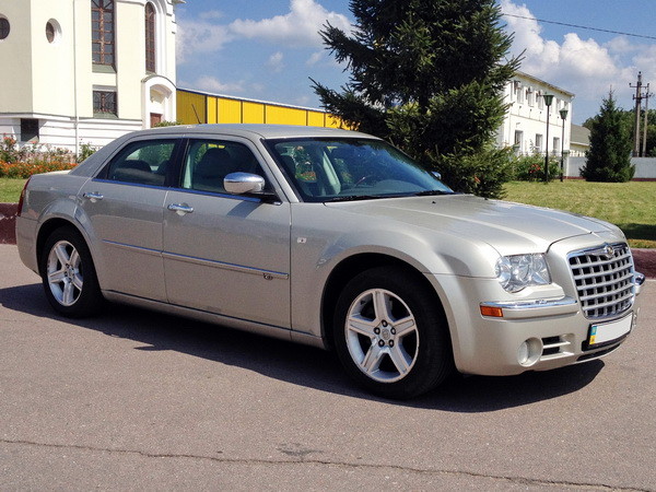 131 Chrysler 300C шампань 