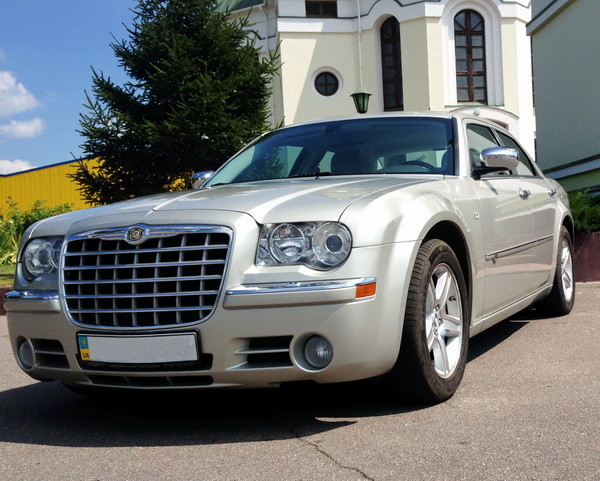 131 Chrysler 300C шампань 