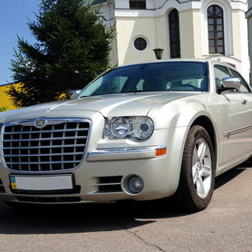 131 Chrysler 300C шампань - авто на весілля у Києві - портфоліо 3