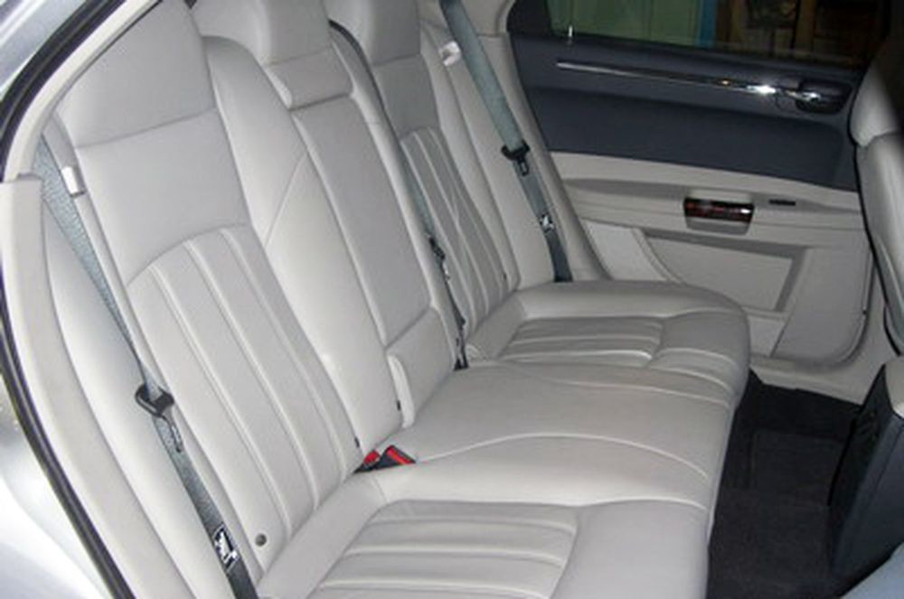 138 Chrysler 300C сріблястий 