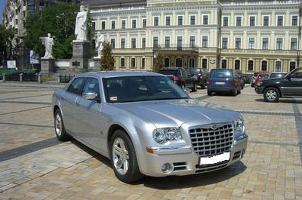 138 Chrysler 300C сріблястий 