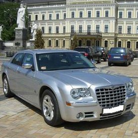 138 Chrysler 300C сріблястий - авто на весілля у Києві - портфоліо 1