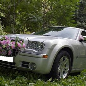 138 Chrysler 300C сріблястий - авто на весілля у Києві - портфоліо 3