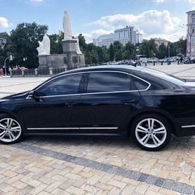 142 Volkswagen Passat B8 чорний - авто на весілля у Києві - портфоліо 3