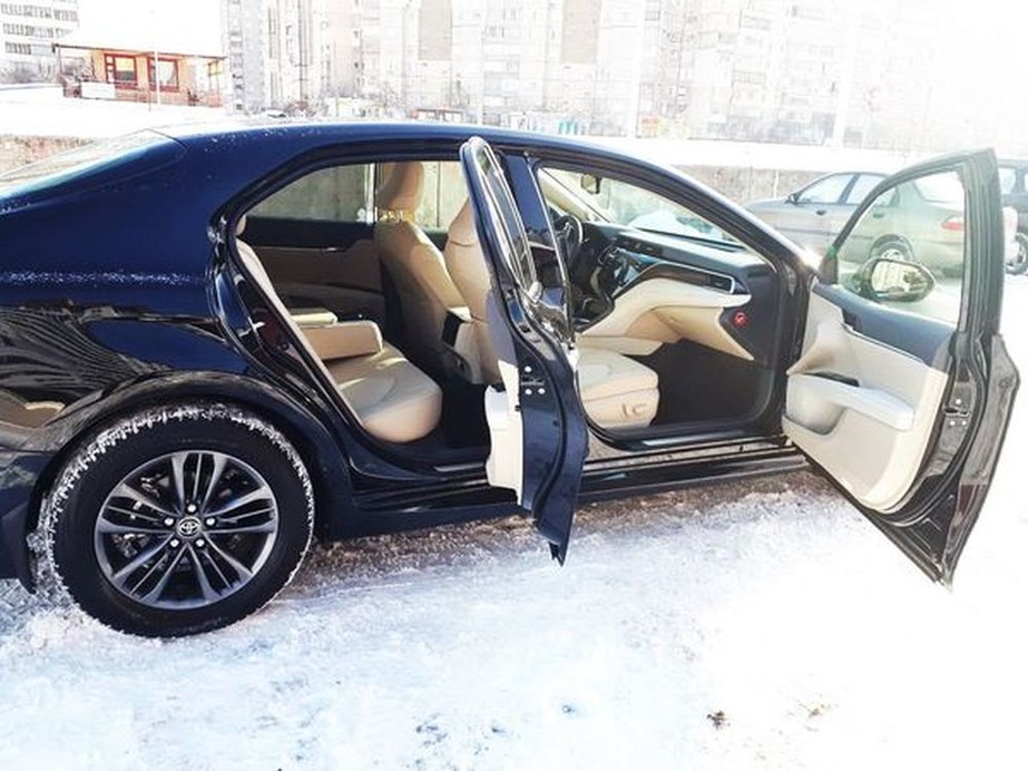 150 Toyota Camry V70 чорна 2019 