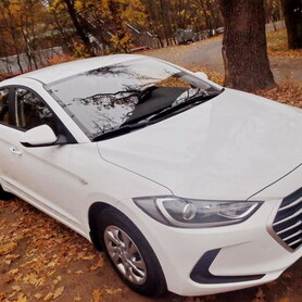 167 Hyundai Elantra 2018 білий - авто на весілля у Києві - портфоліо 6