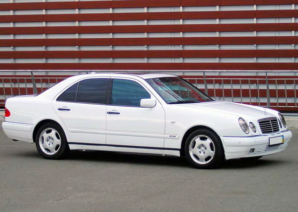 174 Mercedes-Benz W210 білий 