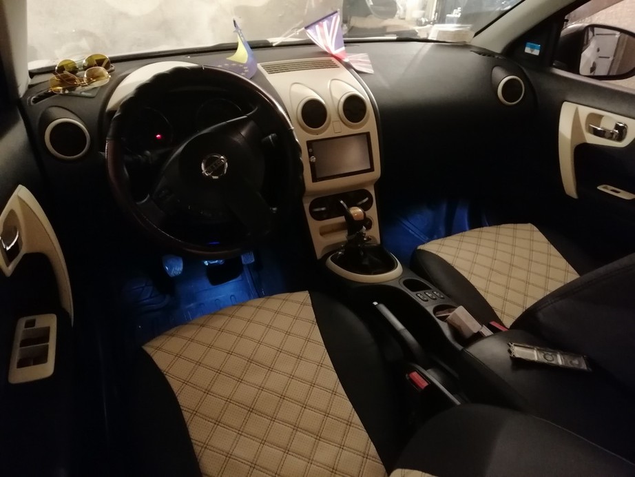 NISSAN 
