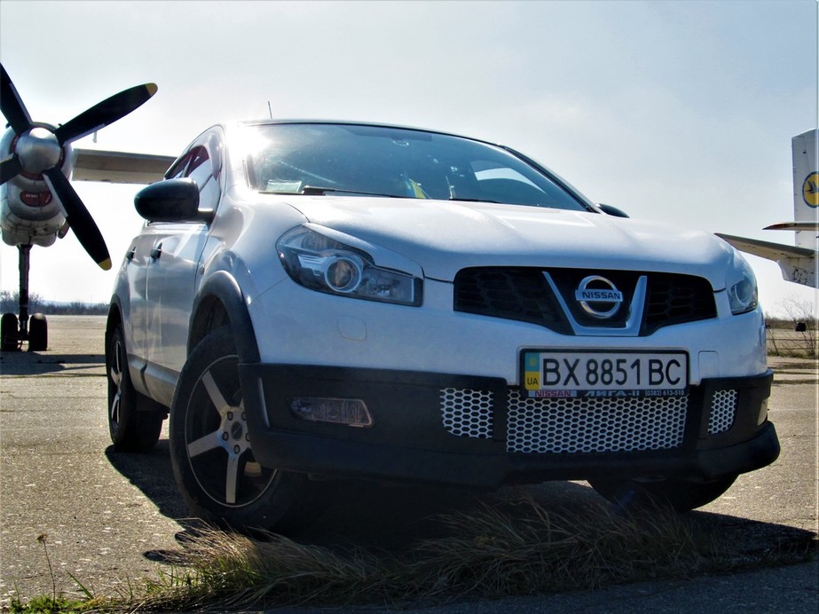 NISSAN 