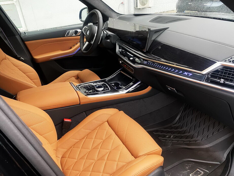 182 BMW X7 40D 2024 чорний 