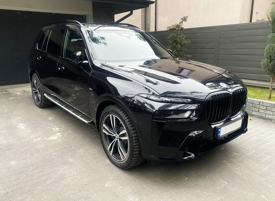 182 BMW X7 40D 2024 чорний 