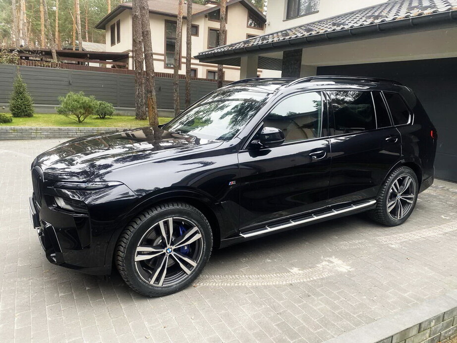 182 BMW X7 40D 2024 чорний 