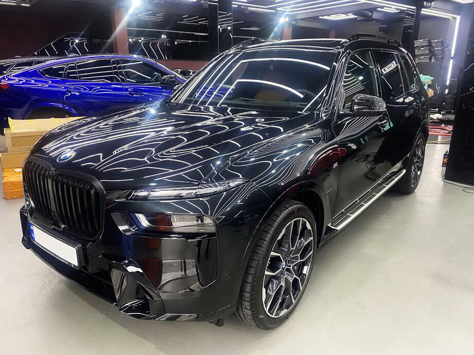 182 BMW X7 40D 2024 чорний 