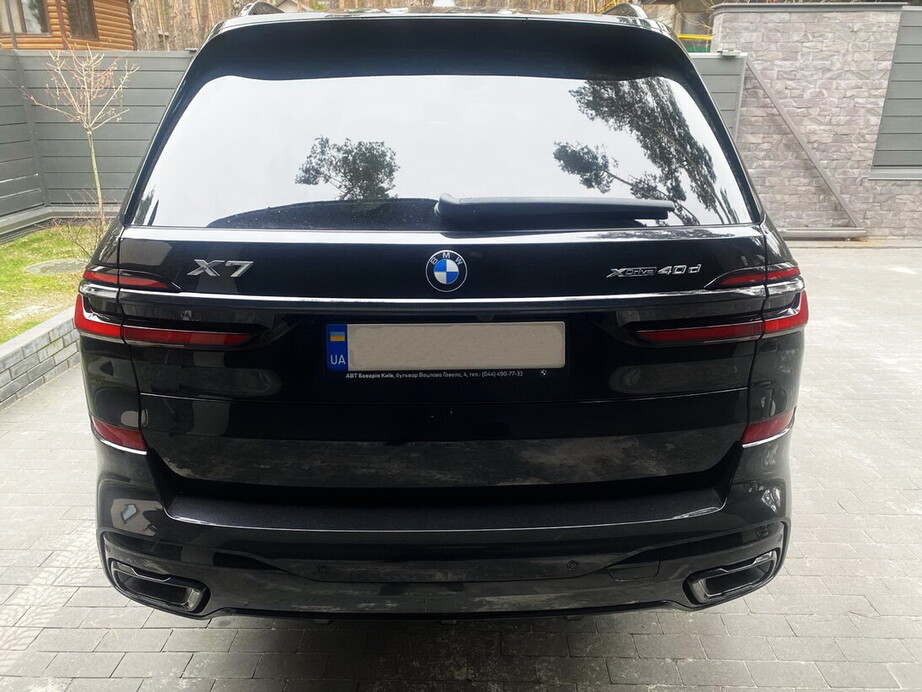 182 BMW X7 40D 2024 чорний 