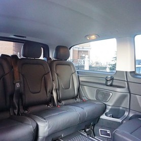 272 Мікроавтобус Mercedes-Benz V-class 2018 рік - авто на весілля у Києві - портфоліо 3